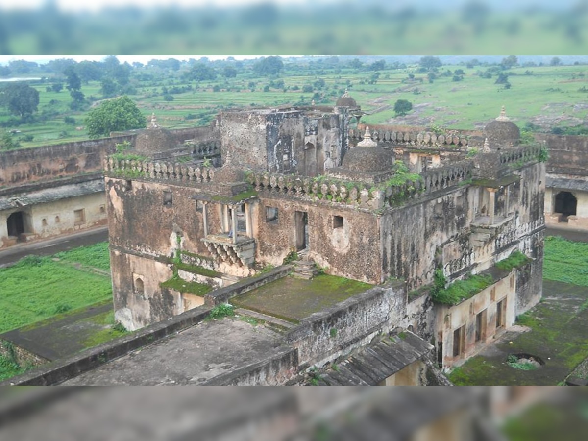 know about rohtasgarh fort of Bihar | कैमूर पहाड़ी पर बना बिहार का रोहतासगढ़  किला, आज भी है एक पहेली, देखें तस्वीरें | Hindi News,  [node:field-hi-section:0]