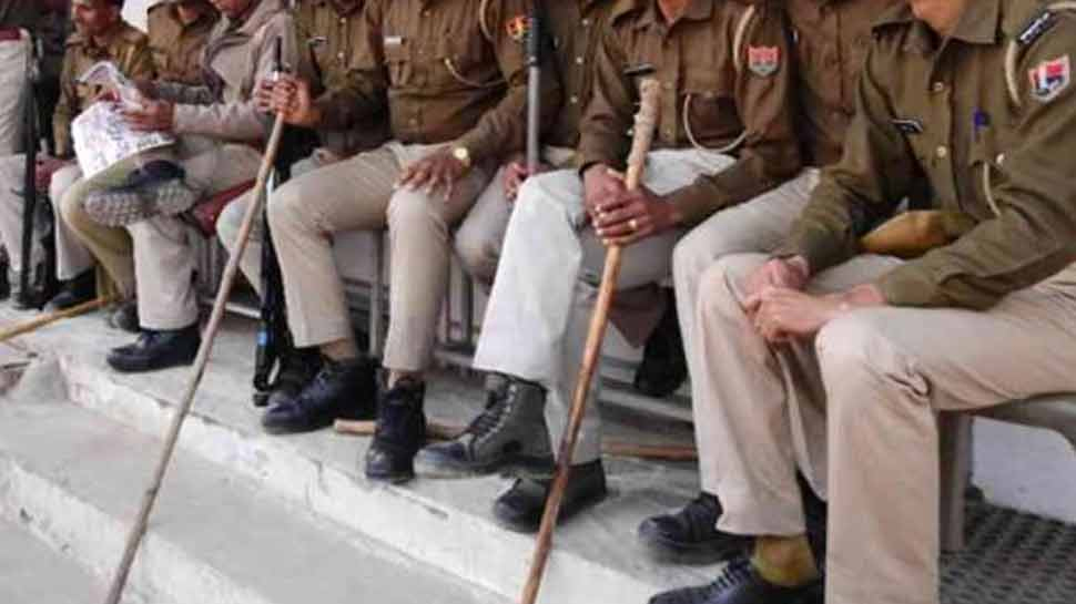 मध्य प्रदेश में पानी को लेकर तनाव की आशंका, जल स्रोतों पर होगा पुलिस का पहरा मध्य प्रदेश में पानी को लेकर तनाव की आशंका, जल स्रोतों पर होगा पुलिस का पहरा