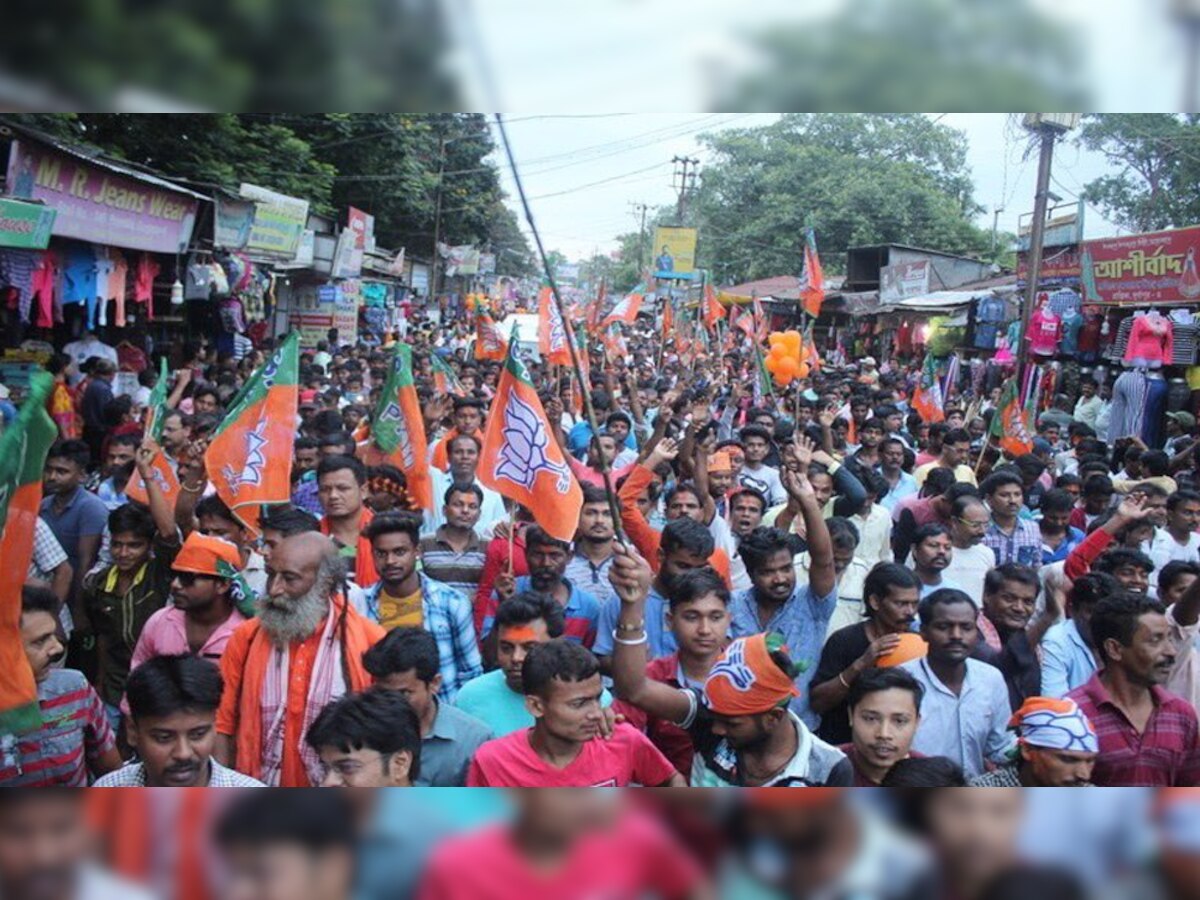 भाजपा ने रायगंज और कालियागंज जिले में दिन में जुलूस निकाले.