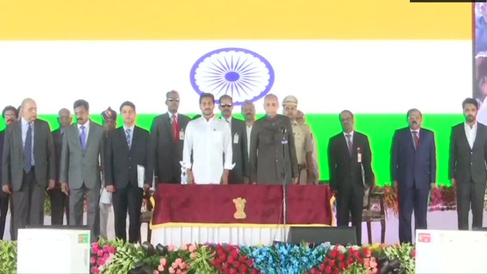 आंध्र प्रदेश के CM जगन मोहन रेड्डी ने संभाला पदभार, मंत्रिमंडल के 25 सदस्यों ने ली शपथ