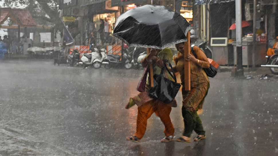 खुश हो जाइए! आ गया मानसून, केरल में झमाझम हो रही बारिश खुश हो जाइए! आ गया मानसून, केरल में झमाझम हो रही बारिश