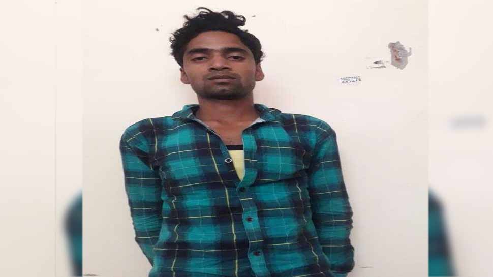 अलीगढ़ हत्या मामला: मुख्य आरोपी का भाई और बीवी गिरफ्तार, SIT के हाथ लगा ये अहम सुराग अलीगढ़ हत्या मामला: मुख्य आरोपी का भाई और बीवी गिरफ्तार, SIT के हाथ लगा ये अहम सुराग
