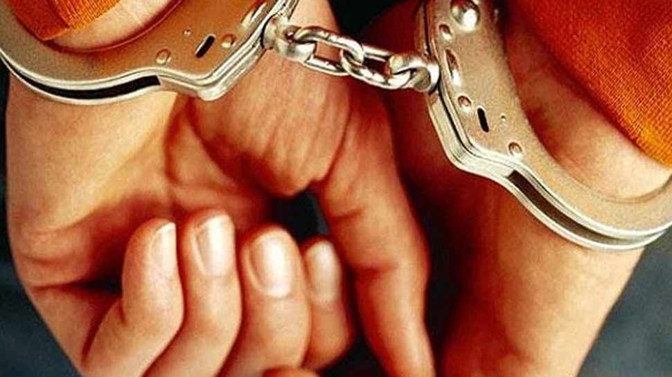किडनी रैकेट: आरोपी डॉक्टर की गिरफ्तारी के बाद पुलिस ने दिया वीआईपी ट्रीटमेंट किडनी रैकेट: आरोपी डॉक्टर की गिरफ्तारी के बाद पुलिस ने दिया वीआईपी ट्रीटमेंट
