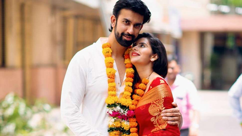 दोनों की फोटोज फैंस को पंसद आ रही हैं Rajeev Sen Married Charu Asopa