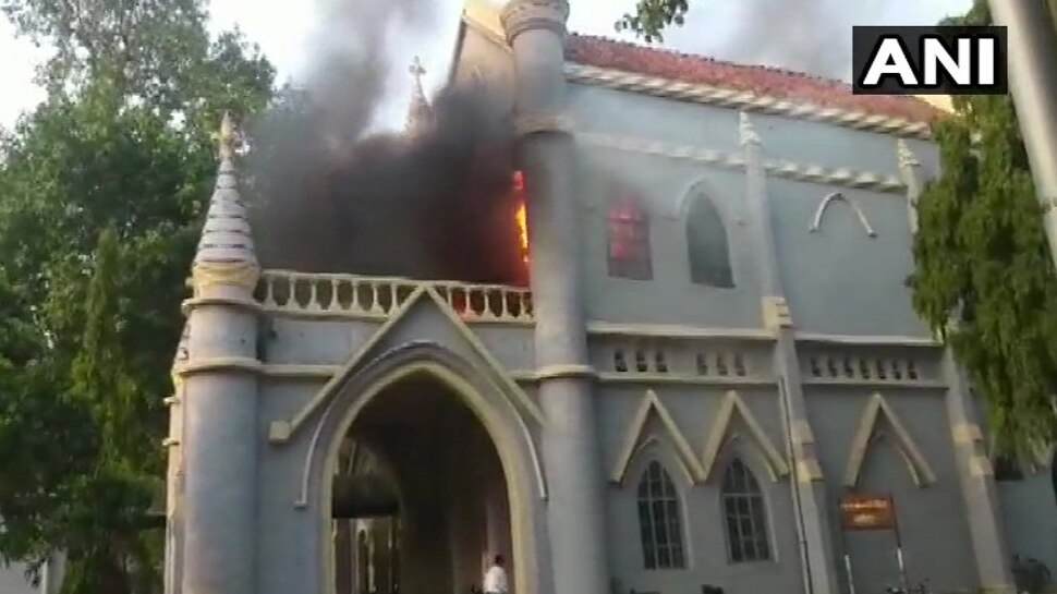 मध्य प्रदेशः जबलपुर हाईकोर्ट में लगी भीषण आग, फर्नीचर और कानून की कई किताबें जलकर खाक