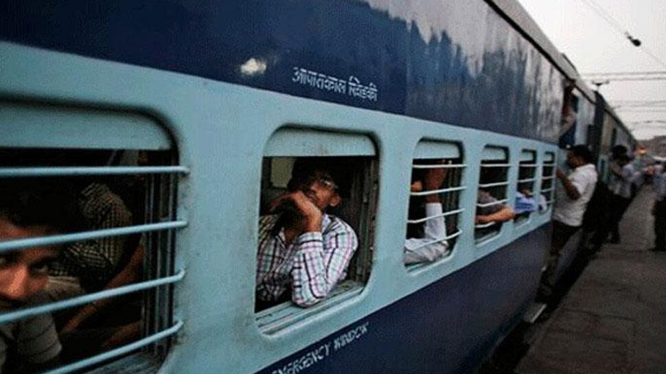 मध्य प्रदेशः भीषण गर्मी से चलती ट्रेन में बिगड़ी यात्रियों की हालत, 4 की मौत