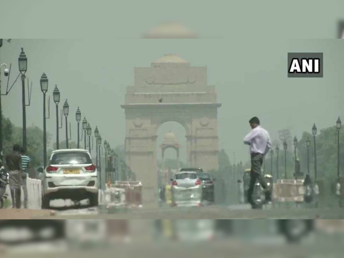 VIDEO: दिल्ली में तेज हवाओं से बदला मौसम का मिजाज, देर शाम हो सकती है बारिश