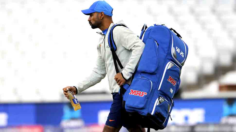World Cup 2019: घायल शिखर धवन, टीम इंडिया की स्ट्रेटजी हैं या मजबूरी? World Cup 2019: घायल शिखर धवन, टीम इंडिया की स्ट्रेटजी हैं या मजबूरी?