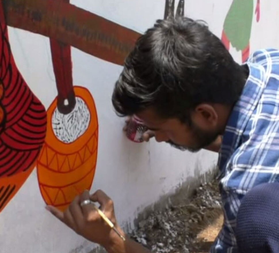 कैनवास पर भी की जाती है चित्रकारी Painting on canvas is also done