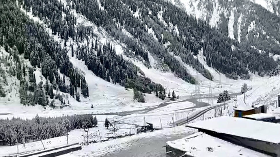 यहां-यहां हुई बर्फबारी Snowfall here