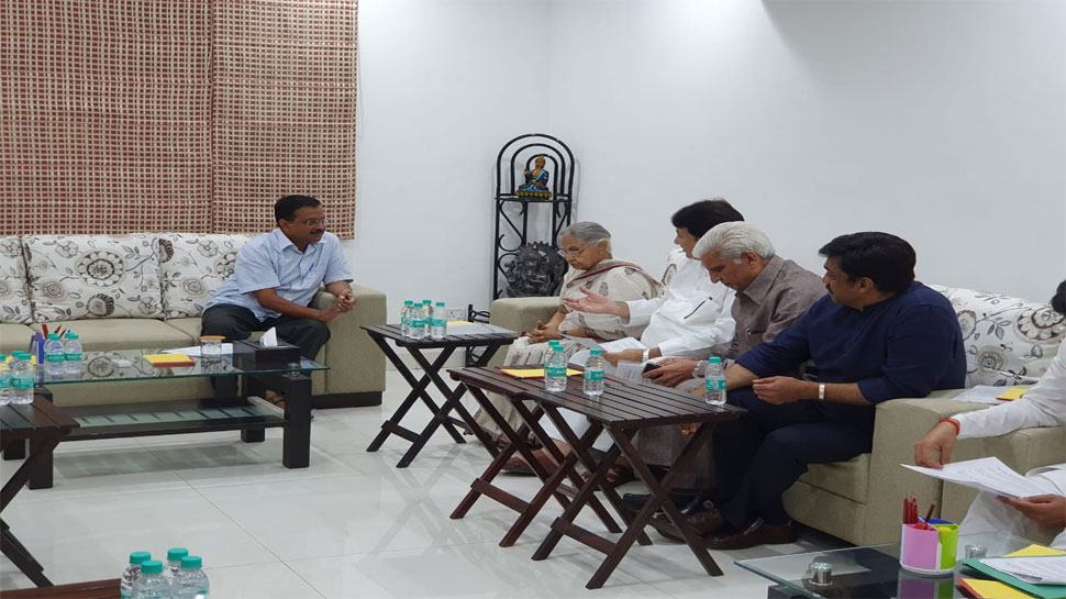 शीला दीक्षित ने की मुख्यमंत्री अरविंद केजरीवाल से मुलाकात, बिजली-पानी का उठाया मुद्दा