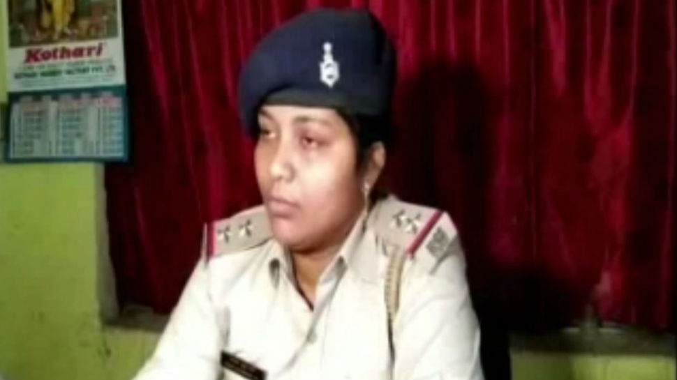 हजारीबाग: बेटा होने पर पति ने दोस्तों के साथ मिलकर की दुष्कर्म की कोशिश, कराया गर्भपात हजारीबाग: बेटा होने पर पति ने दोस्तों के साथ मिलकर की दुष्कर्म की कोशिश, कराया गर्भपात