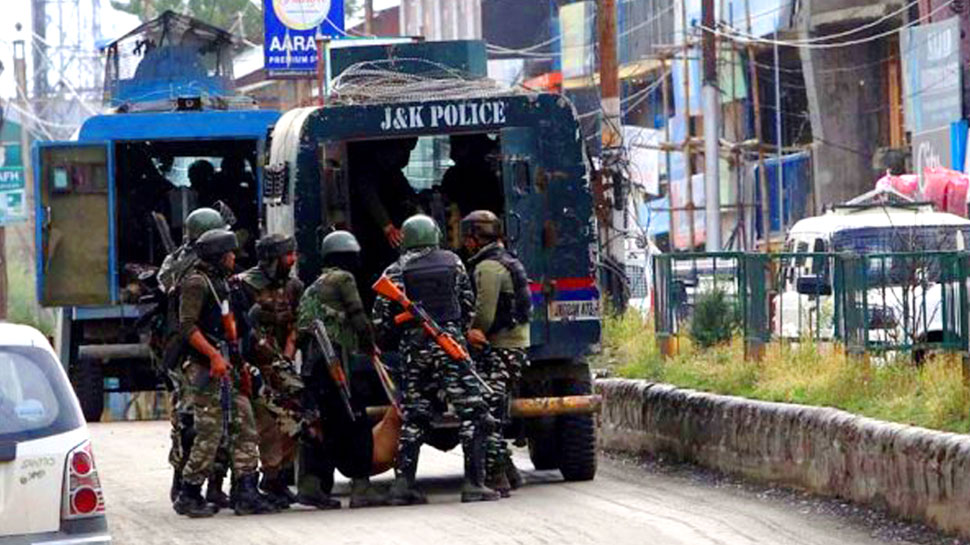 J&K: अनंतनाग आत्मघाती आतंकी हमले में CRPF के 5 जवान शहीद, मुठभेड़ में 2 आतंकी हुए ढेर J&K: अनंतनाग आत्मघाती आतंकी हमले में CRPF के 5 जवान शहीद, मुठभेड़ में 2 आतंकी हुए ढेर