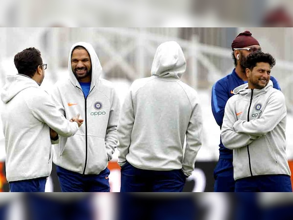 न्यूजीलैंड से मैच से एक दिन पहले नेट प्रैक्टिस के दौरान भारतीय क्रिकेटर. (फोटो: IANS) 