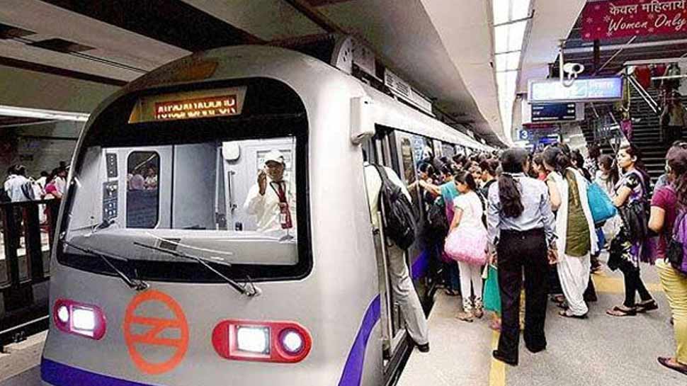 दिल्ली मेट्रो में महिलाओं की मुफ्त यात्रा पर DMRC ने केजरीवाल सरकार को भेजी रिपोर्ट
