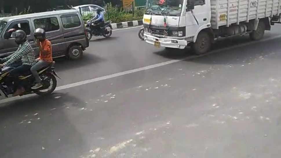 बाइक छीनकर भाग रहा था बदमाश, दिल्ली पुलिस ने रोका तो की फायरिंग और फिर...