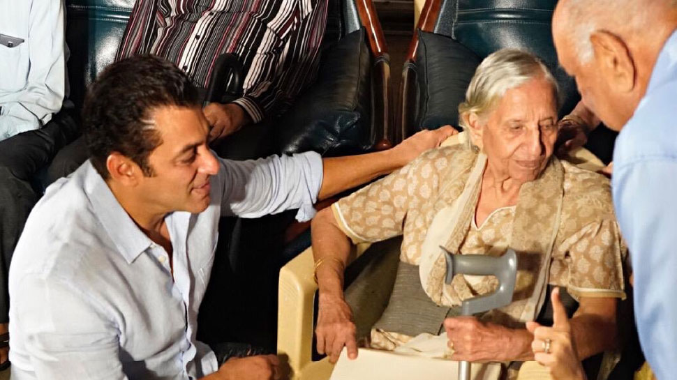 सलमान खान ने फिर जीता दिल, कुछ खास बुर्जुगों के लिए हुई भारत की स्पेशल स्क्रीनिंग
