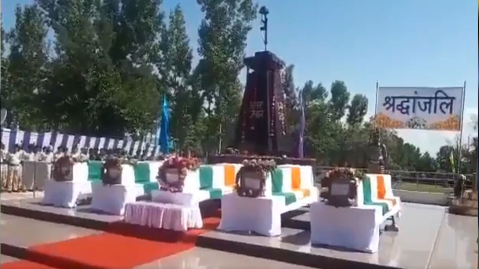 J&K: अनंतनाग आतंकी हमले में शहीद हुए CRPF के जवानों को श्रीनगर से अंतिम विदाई