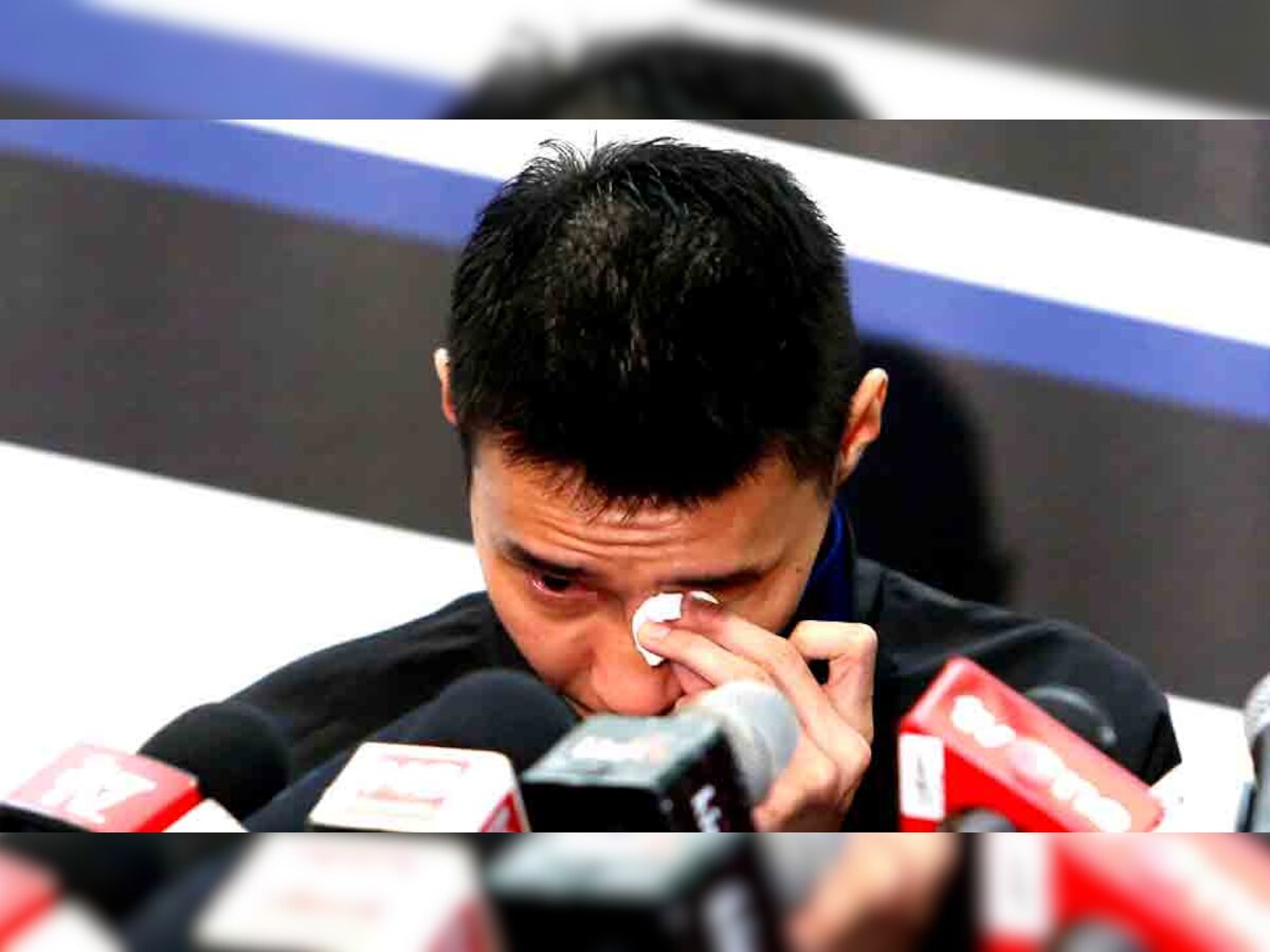 मलेशिया के ली चोंग वेई संन्यास की घोषणा करते हुए रो पड़े. (फोटो: IANS) 