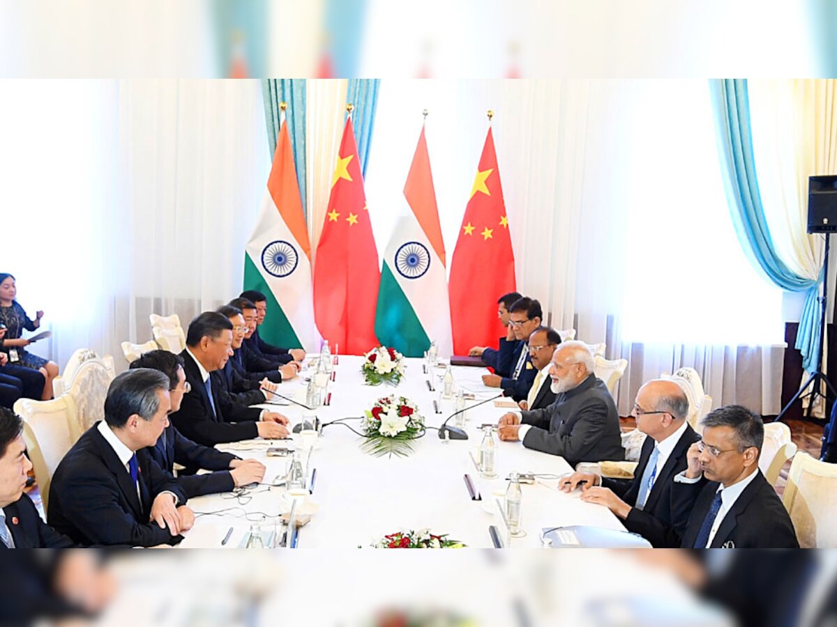 प्रधानमंत्री नरेंद्र मोदी ने बिश्केक में एससीओ शिखर सम्मेलन से इतर चीन के राष्ट्रपति शी चिनफिंग से मुलाकात की