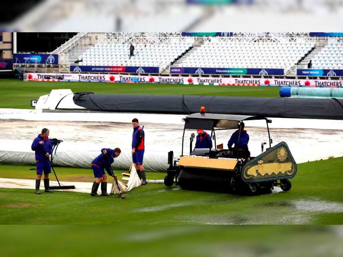 नॉटिंघम का ट्रेंटब्रिज मैदान. भारत और न्यूजीलैंड का मैच इसी मैदान पर होना था, जो बारिश के कारण रद्द करना पड़ा. (फोटो: Reuters) 