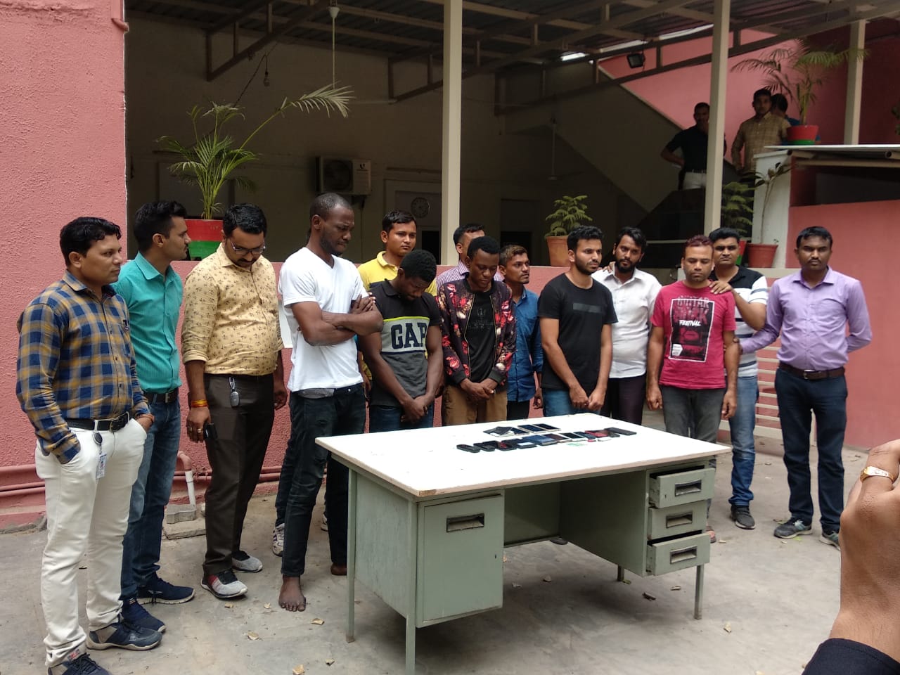 इनकम टैक्स में देते थे छूट देने का लालच, करोड़ों रुपये की ठगी करने वाले अंतरराष्ट्रीय गिरोह का पर्दाफाश