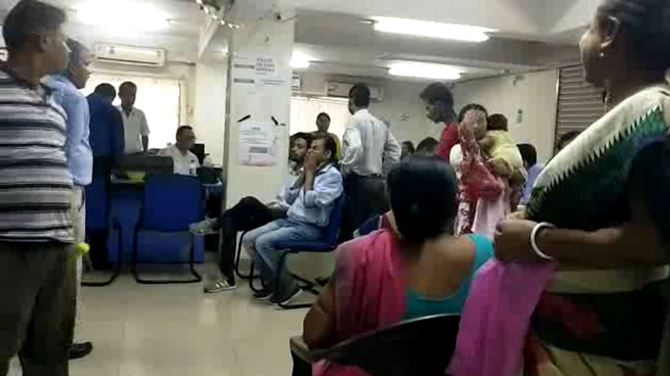 गुवाहाटी में NRC की ड्यूटी में तैनात 2 कर्मचारी रिश्वत लेते रंगे हाथ धरे गए गुवाहाटी में NRC की ड्यूटी में तैनात 2 कर्मचारी रिश्वत लेते रंगे हाथ धरे गए