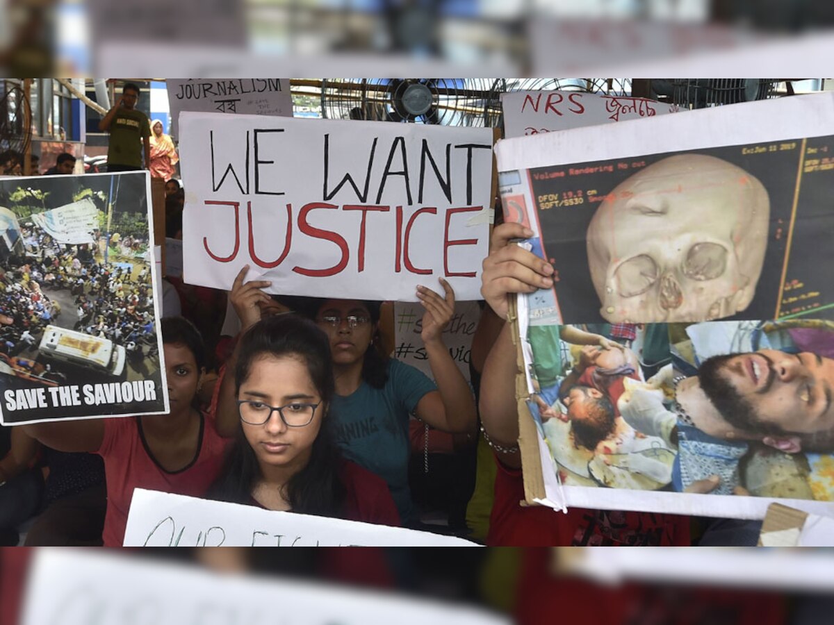 हड़ताली डॉक्टरों ने नहीं मानी ममता की बात, मांग पूरी होने तक जारी रखेंगे प्रदर्शन