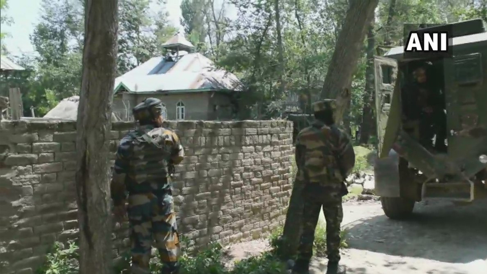 जम्मू कश्मीरः पुलवामा में सुरक्षाबलों ने आतंकियों को घेरा, 2 आतंकी ढेर, एनकाउंटर जारी जम्मू कश्मीरः पुलवामा में सुरक्षाबलों ने आतंकियों को घेरा, 2 आतंकी ढेर, एनकाउंटर जारी