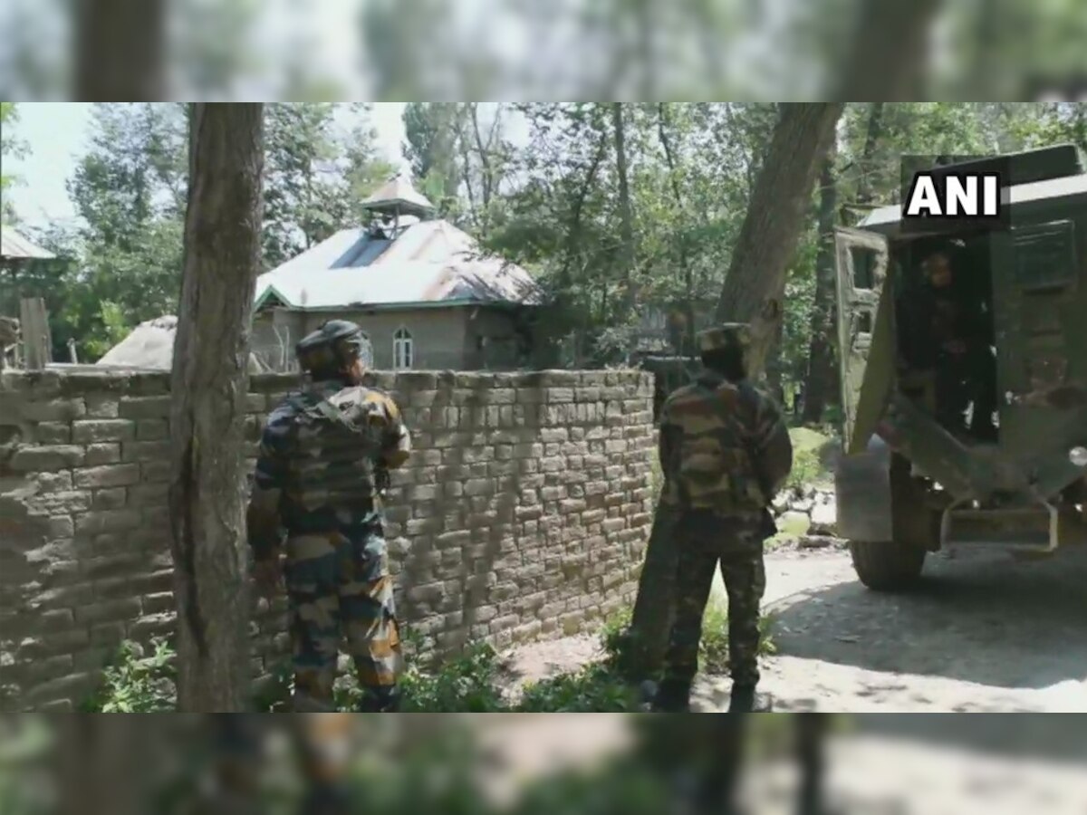 जम्मू कश्मीरः पुलवामा में सुरक्षाबलों ने आतंकियों को घेरा, 2 आतंकी ढेर, एनकाउंटर जारी