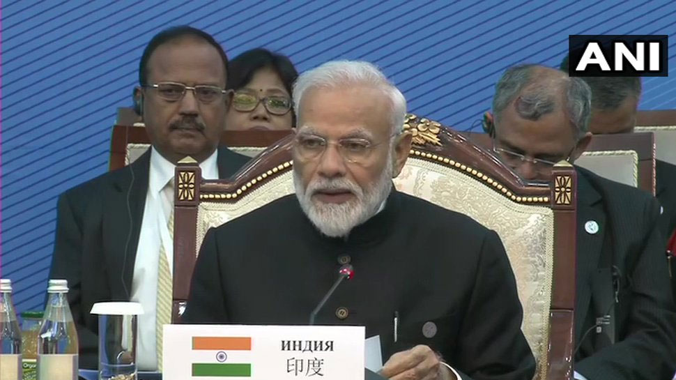 SCO समिट में सामने बैठे थे इमरान खान और पीएम मोदी ने आतंकवाद पर दे दिया कड़ा संदेश, कहा...