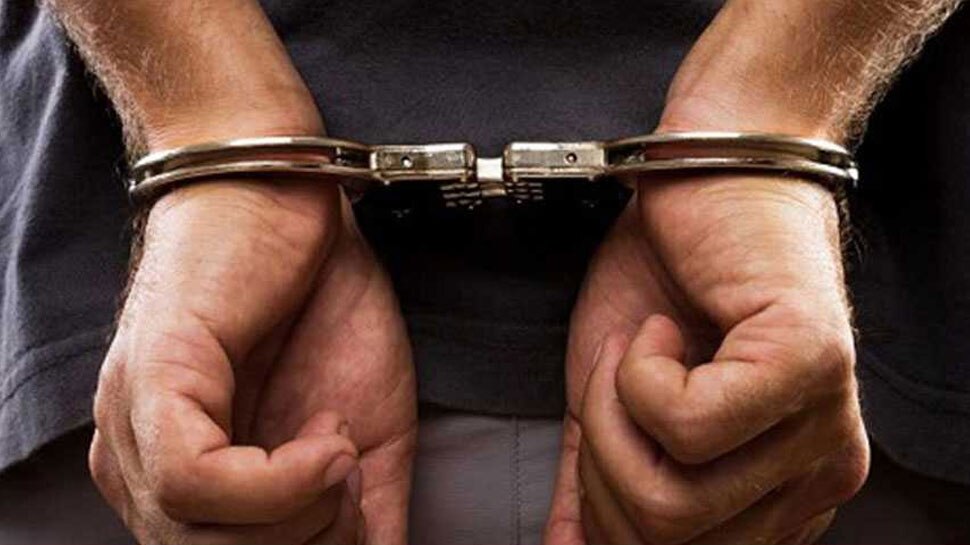 दिल्ली: शॉर्टकट से पैसे कमाने के कारण 3 दोस्त बने लुटेरे, पुलिस ने किया गिरफ्तार