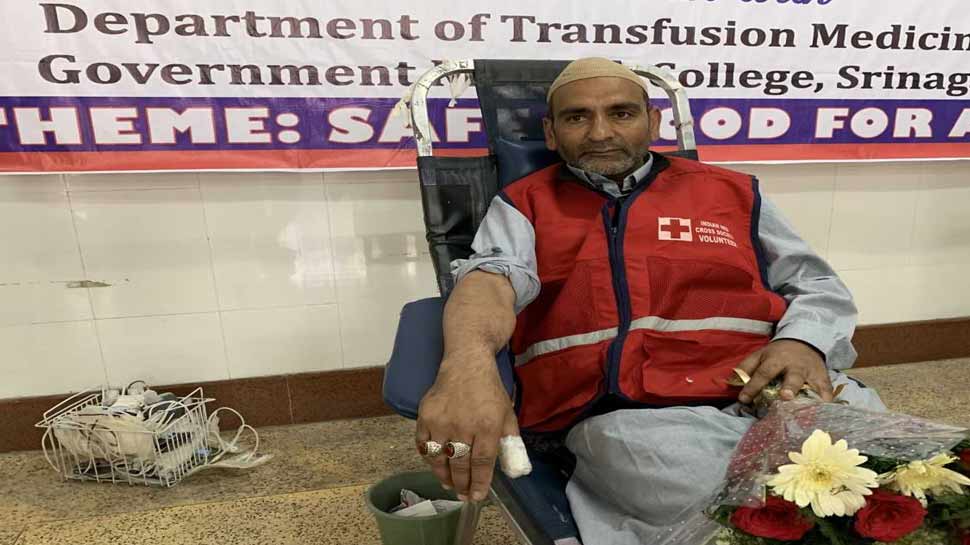 पिछले 40 वर्षों से रक्तदान कर रहे हैं कश्मीर के शब्बीर अहमद, बचाई सैकड़ों जिंदगियां पिछले 40 वर्षों से रक्तदान कर रहे हैं कश्मीर के शब्बीर अहमद, बचाई सैकड़ों जिंदगियां