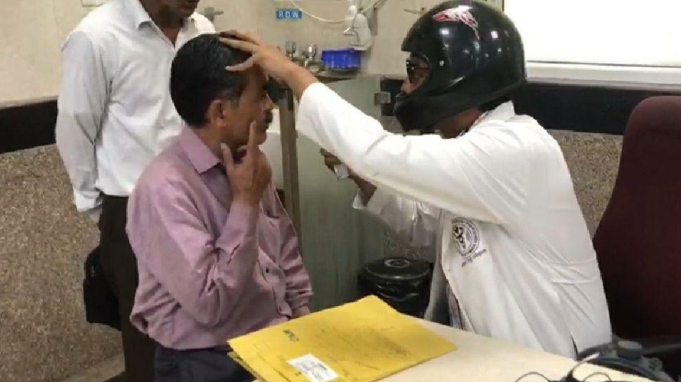 किसी ने बांधी पट्टी Some bandwidth