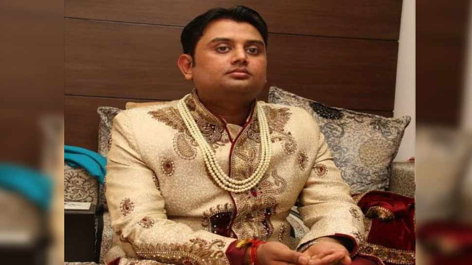 1 करोड़ की रंगदारी न देने पर दिनदहाड़े प्रॉपर्टी डीलर के सीने में उतार दीं 9 गोलियां 1 करोड़ की रंगदारी न देने पर दिनदहाड़े प्रॉपर्टी डीलर के सीने में उतार दीं 9 गोलियां