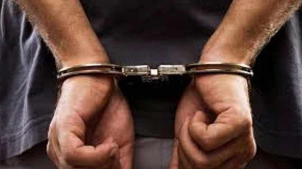 खुद को बताता था ACP, शादी का झांसा देकर किया दुष्कर्म, हुआ गिरफ्तार खुद को बताता था ACP, शादी का झांसा देकर किया दुष्कर्म, हुआ गिरफ्तार