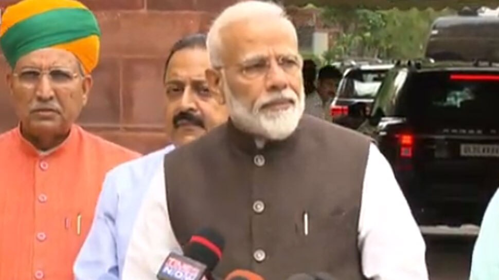 LIVE: 17वीं लोकसभा का पहला सत्र शुरू, प्रधानमंत्री मोदी ने ली शपथ
