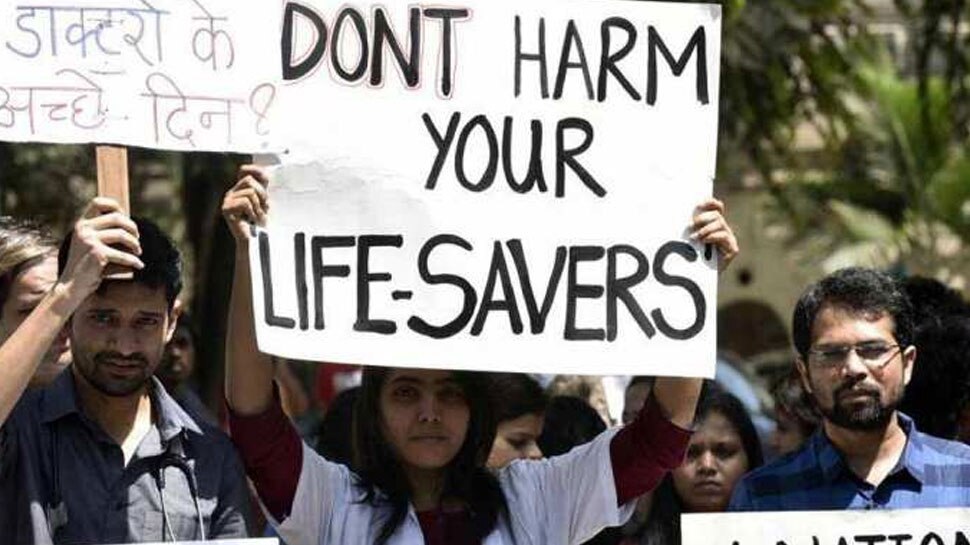 रायपुर: डॉक्टरों की हड़ताल से मरीज बेहाल, सरकारी अस्पतालों में OPD चलाने का दावा फेल