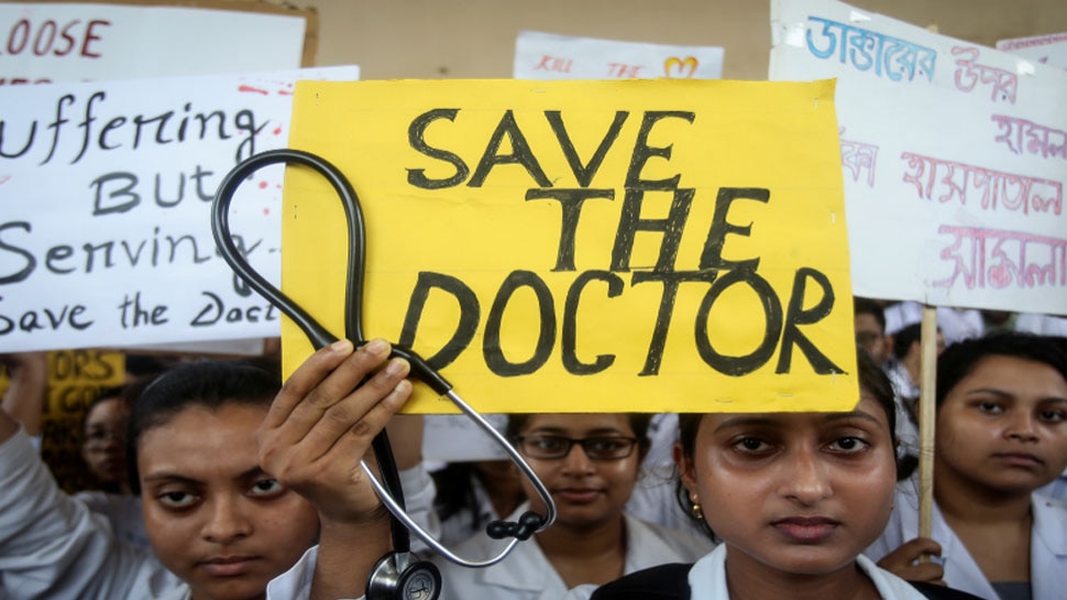 पश्चिम बंगाल के डॉक्टरों के समर्थन में महाराष्ट्र में 40,000 डॉक्टर हड़ताल पर