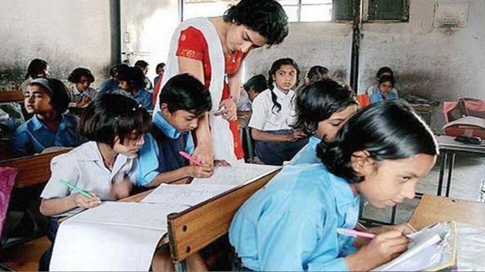 किश्तवाड़ जिले के सरकारी शिक्षकों को जारी हुआ निर्देश, ‘उपस्थिति प्रमाणपत्र’ के बाद मिलेगा वेतन