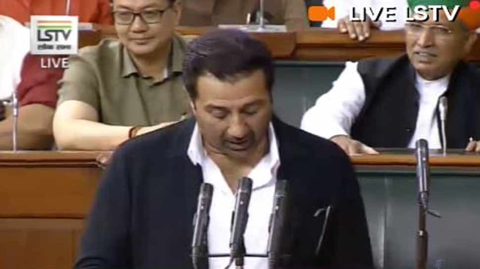 मिलिए उन माननीयों से जो एक बार में नहीं पढ़ सके शपथ