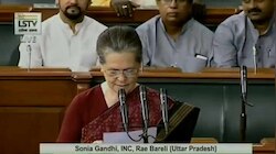 लोकसभा में BJP सांसदों के शोर के बीच सोनिया गांधी ने ली शपथ, राहुल ने बनाया वीडियो