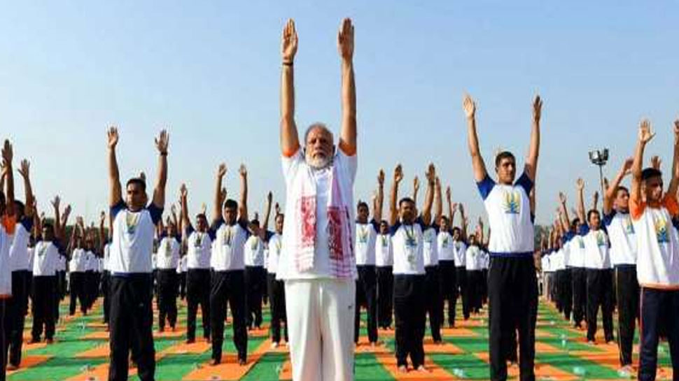 रांची: योग दिवस पर पीएम मोदी के आने से पहले सभी तैयारियां पूरी, सीएम ने लिया जायजा रांची: योग दिवस पर पीएम मोदी के आने से पहले सभी तैयारियां पूरी, सीएम ने लिया जायजा