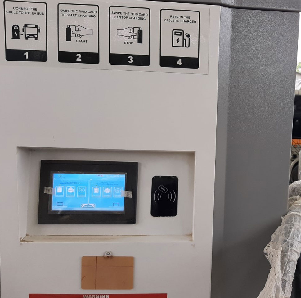 चार्जिंग स्टेशन पर बनाए गए 12 डीसी चार्जर 12 DC charger made at the charging station