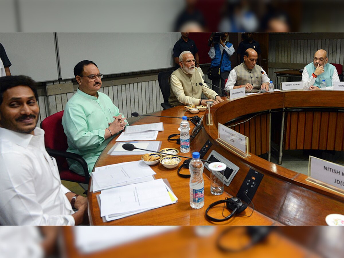 प्रधानमंत्री नरेंद्र मोदी ने ‘एक राष्ट्र, एक चुनाव’ के मुद्दे पर बुधवार को विभिन्न राजनीतिक दलों के प्रमुखों के साथ चर्चा की. (फोटो साभार- ANI)