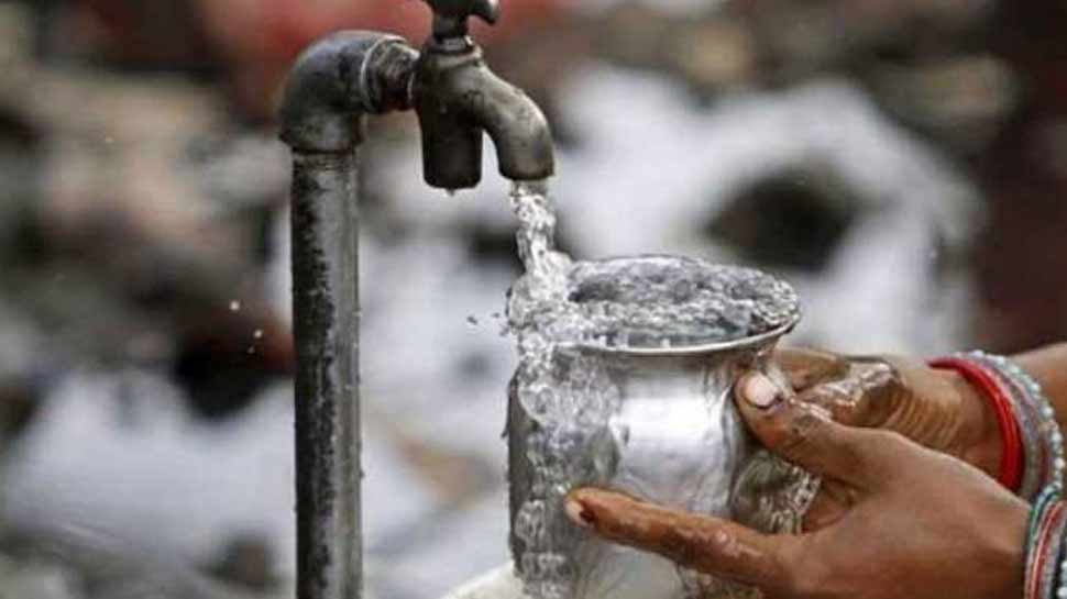 गर्मी बढ़ने के साथ ही दिल्ली में गहराया पेयजल संकट, बन सकता है चुनावी मुद्दा गर्मी बढ़ने के साथ ही दिल्ली में गहराया पेयजल संकट, बन सकता है चुनावी मुद्दा