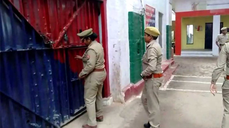 रायबरेली : जिला जेल में छापेमारी, 600 ग्राम गांजा और 2 मोबाइल फोन बरामद रायबरेली : जिला जेल में छापेमारी, 600 ग्राम गांजा और 2 मोबाइल फोन बरामद