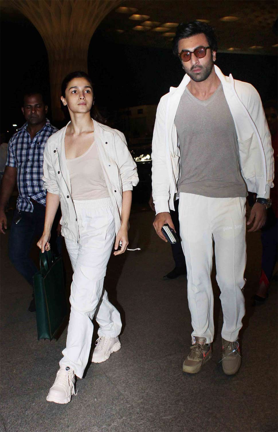 रणबीर इंस्टाग्राम पर कई सेलिब्रेटीज को फॉलो करते हैं Alia Bhatt Ranbir Kapoor Spotted at airport