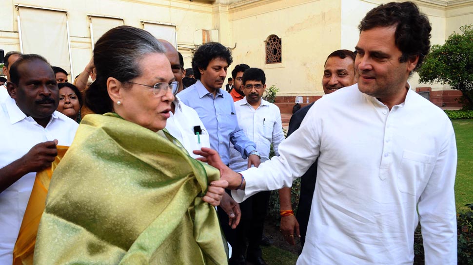 राहुल की जगह कौन होगा कांग्रेस का नया अध्यक्ष, इस सवाल पर सोनिया गांधी ने दिया ये जवाब राहुल की जगह कौन होगा कांग्रेस का नया अध्यक्ष, इस सवाल पर सोनिया गांधी ने दिया ये जवाब