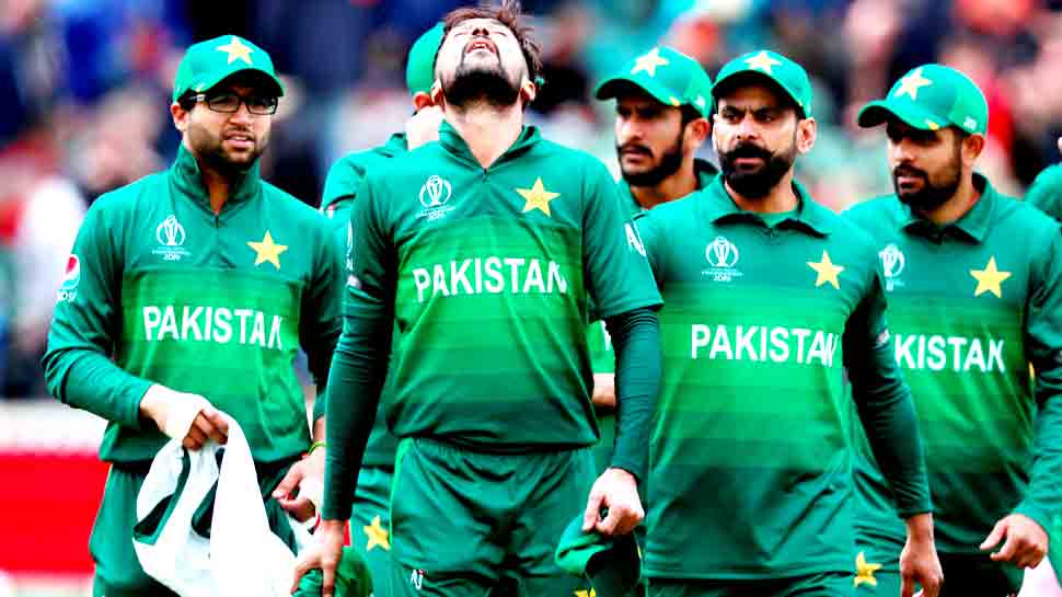 World Cup 2019: पाकिस्तान के पूर्व क्रिकेटर की PM इमरान खान से अपील, सरफराज और पूरी टीम पर...